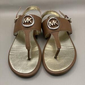 Michael Kors MK Sydney Charm Logo Sandals Thong Flip Flops Brown Tan Kids Size 2